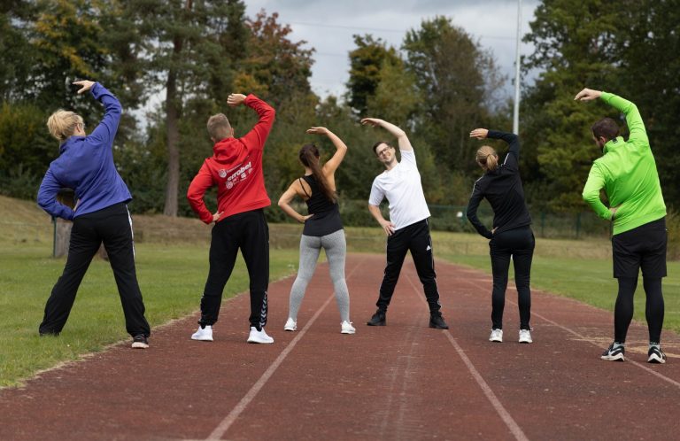Personal Trainer Marcel Dibbern aus Hamburg beim Gruppenkurs